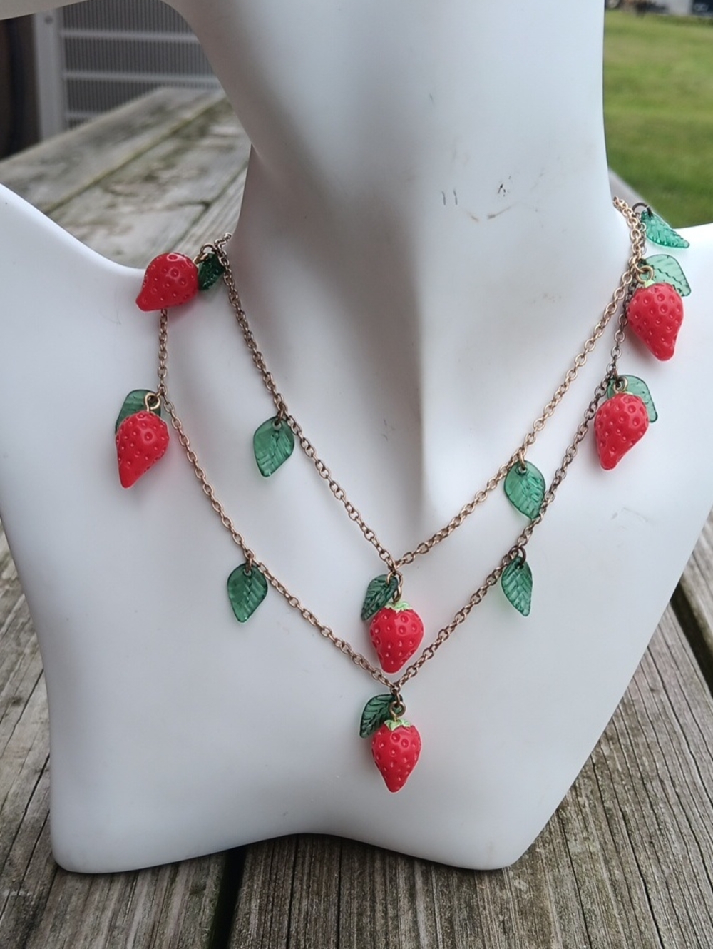 Vtg Strawberry Leaf Necklace